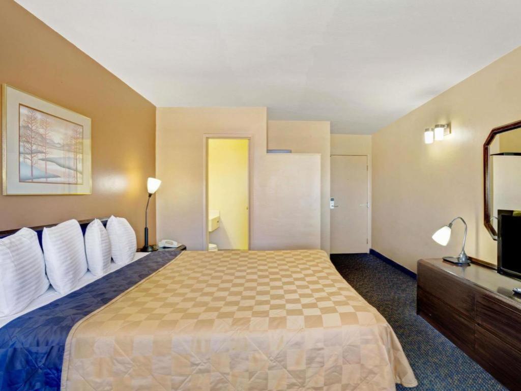 Howard Johnson By Wyndham South Lake Tahoe Bagian luar foto