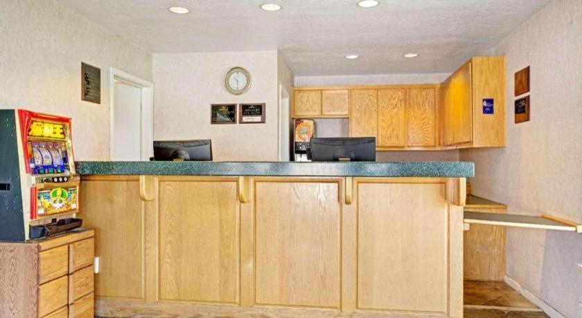 Howard Johnson By Wyndham South Lake Tahoe Bagian luar foto