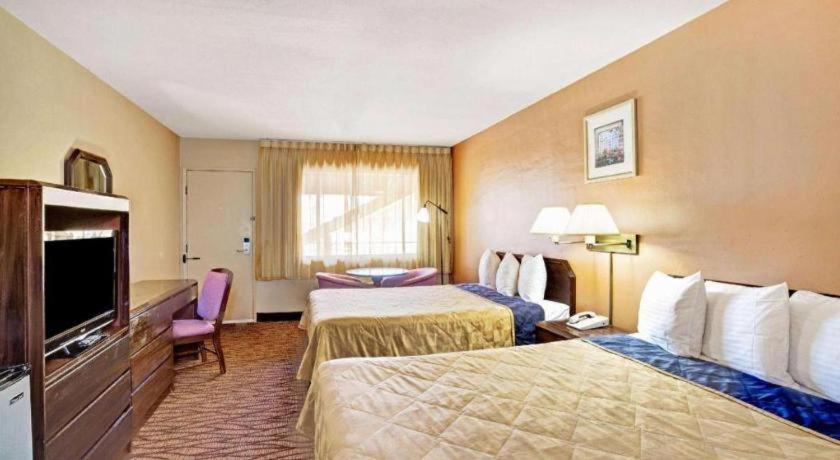Howard Johnson By Wyndham South Lake Tahoe Bagian luar foto